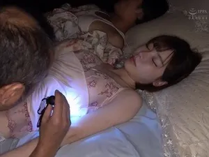 Bị gã thầy giáo biến thái xe đầu ti làm lồn rỉ nước